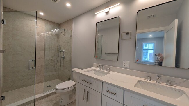 Photo - 128 Kenrick St
