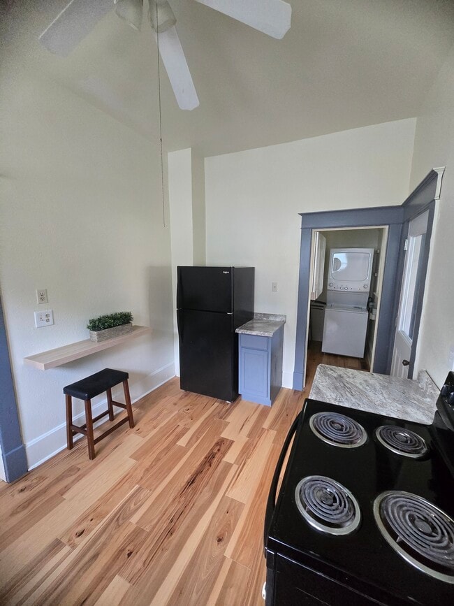 Photo - 1717 S Moffet Ave