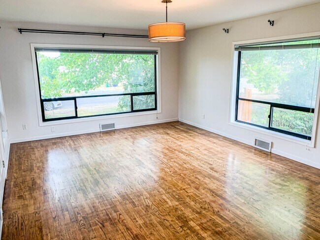 Photo - Spacious 4 bedroom house on a quiet North Ballard/Crown Hill  location