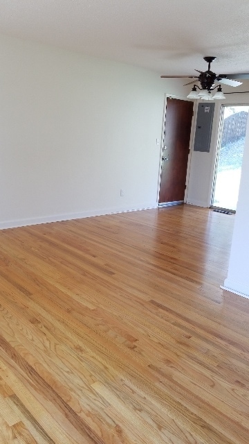 Tri-level home in established neighborhood. - 1538 W Owen Cir