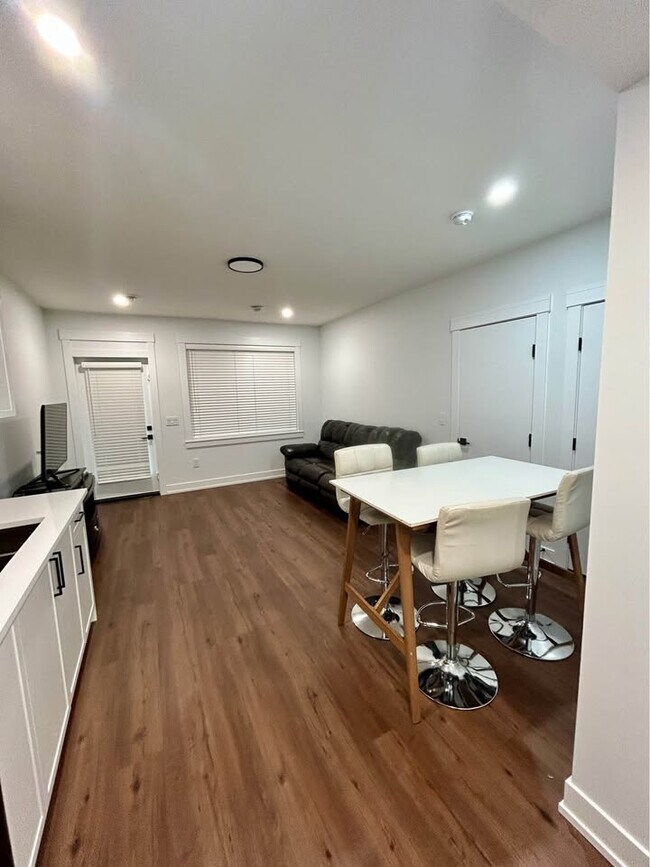 Photo - 240 Rock Lake Dr NW