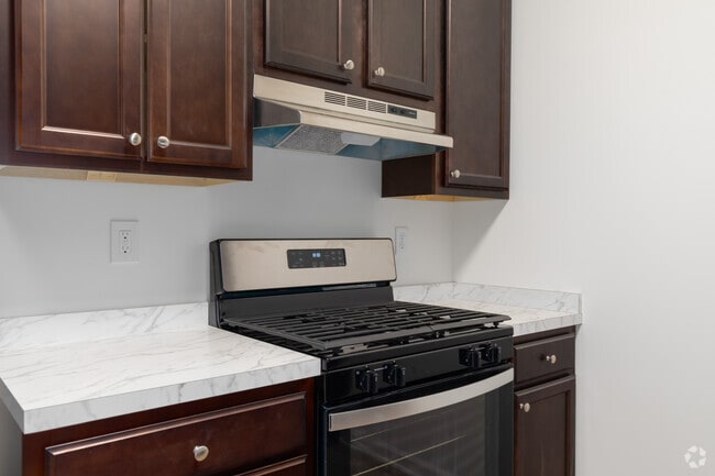 2BR, 1BA - 858SF Kitchen