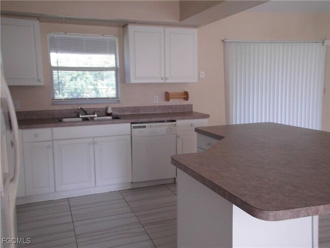 Photo - 845 Wolverine St E