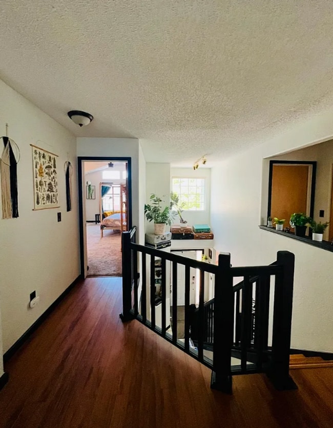 Building Photo - Room in a large shared home, great neighborhood, friendly roommates! Unit Room 3