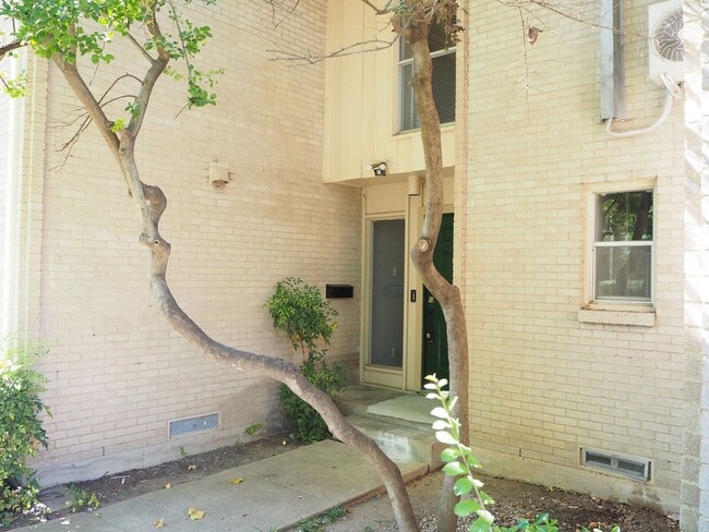 Photo - 962 S Weatherred Dr