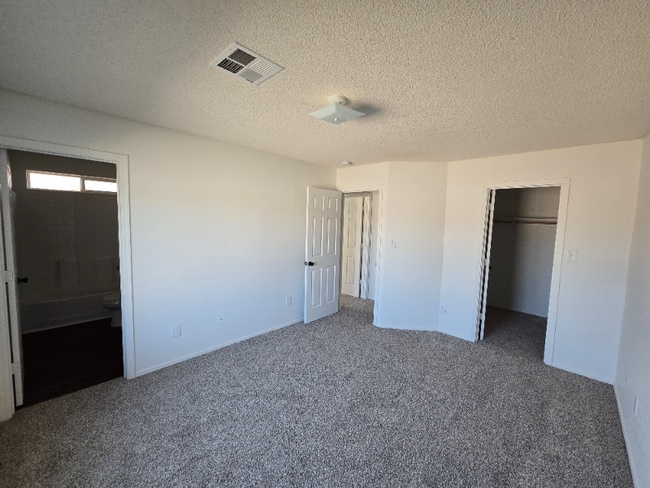 Photo - 953 S 47th Dr