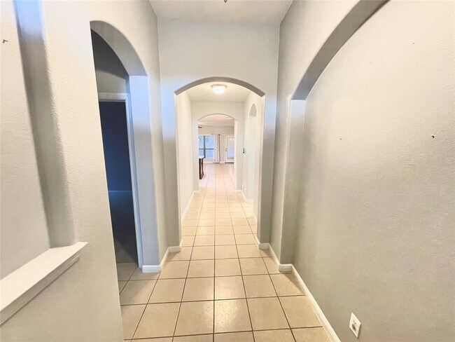 Photo - 633 Goldstone Ln