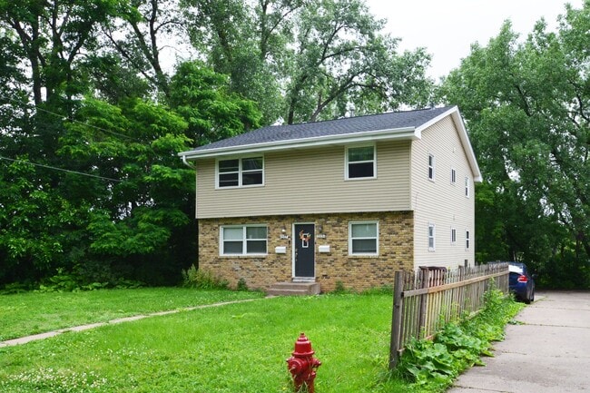 Building Photo - 1207-1209 Circle Terrace Blvd NE Unit 1209 Rental