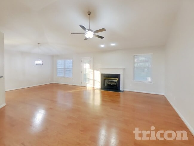 Photo - 2103 Academy Way