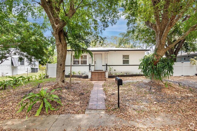 Building Photo - 12325 NE 11th Pl Rental