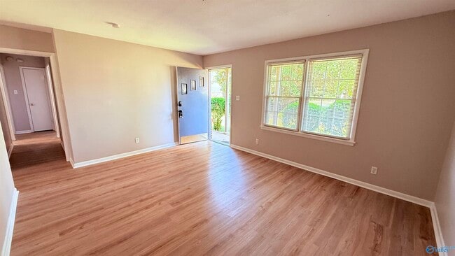 Photo - 105 Superior Ave SE