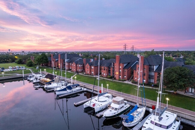 Park at Waterford Harbor