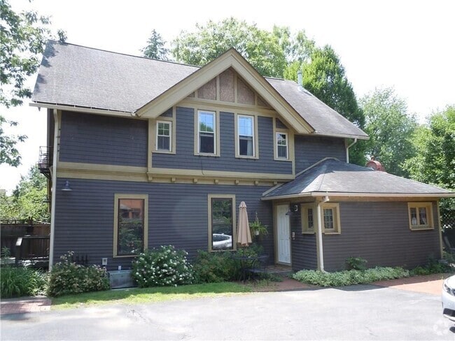Building Photo - 1063 East Ave Unit 6 Rental