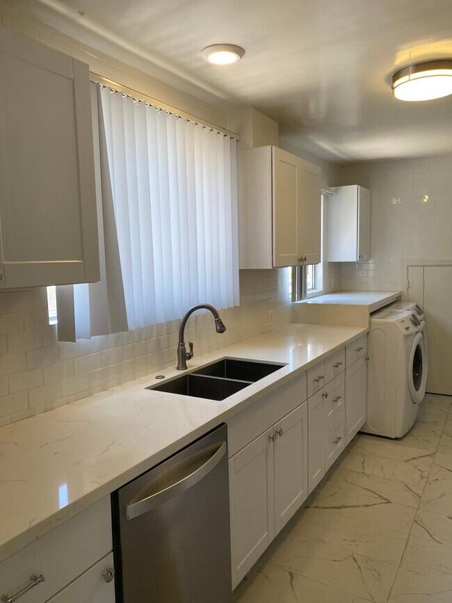 Photo - 1845 S Beverly Glen Blvd Unidad 1845 12