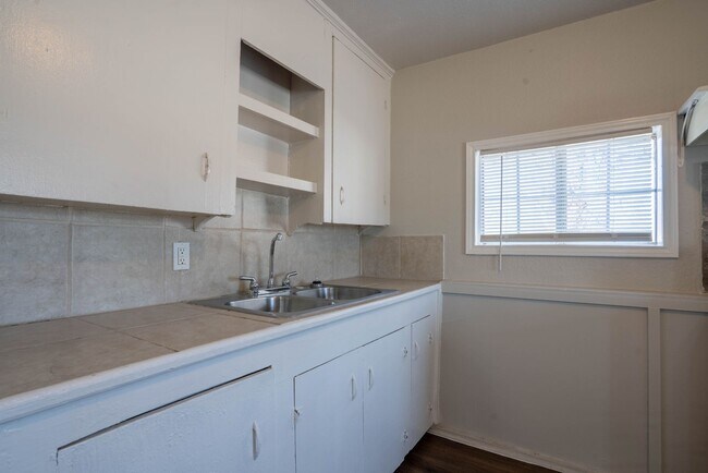 Photo - Newly remodeled! 1bed/1 bath! ADU (Access...