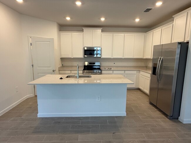 Photo - 3121 NE 40th St