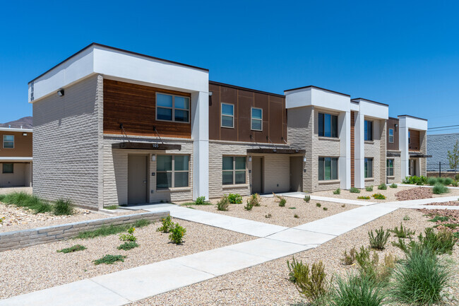 Building Photo - Sun Pointe Apartments