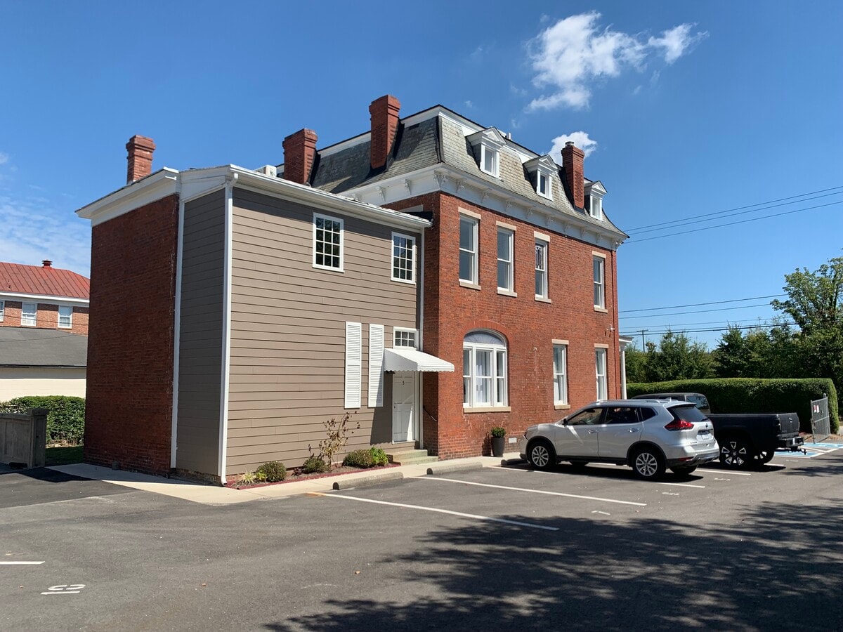 Photo - 634 S Sycamore St
