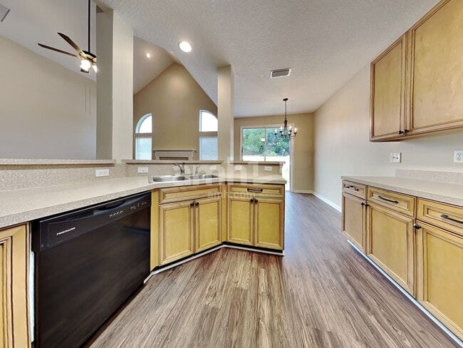 Photo - 890 Thoroughbred Dr