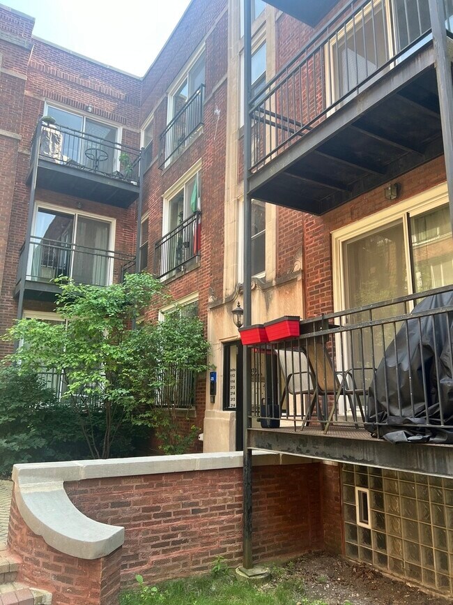 Building Photo - 3705 N Kenneth Ave Unit 113 Rental
