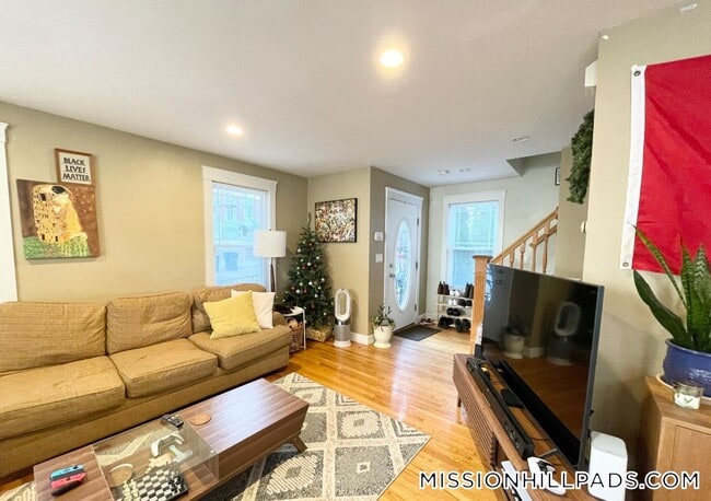 Photo - 23 Iroquois St