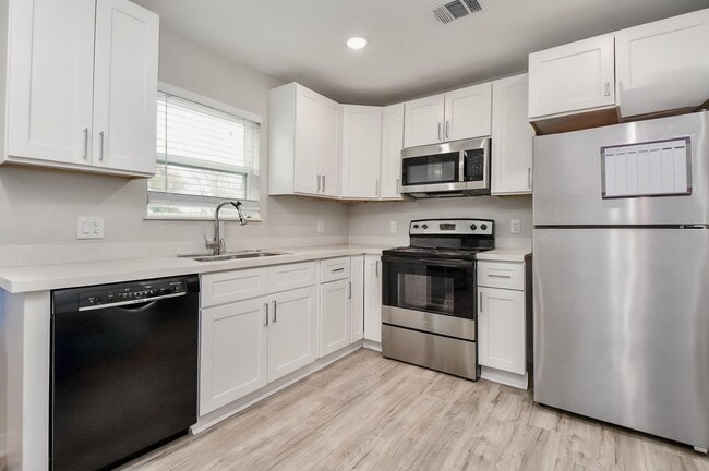 Photo - 5615 Barremore St