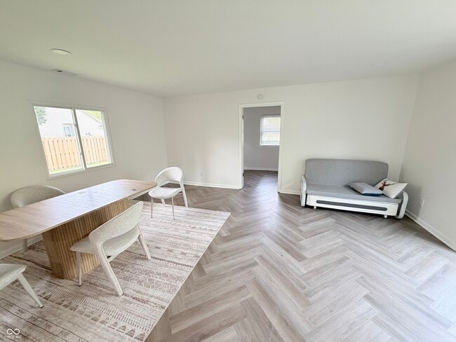 Photo - 11230 N College Ave