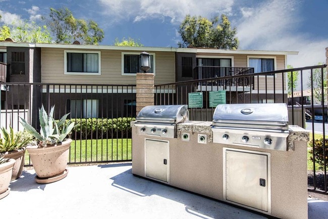 SERRANO HIGHLANDS APARTMENT HOMES
