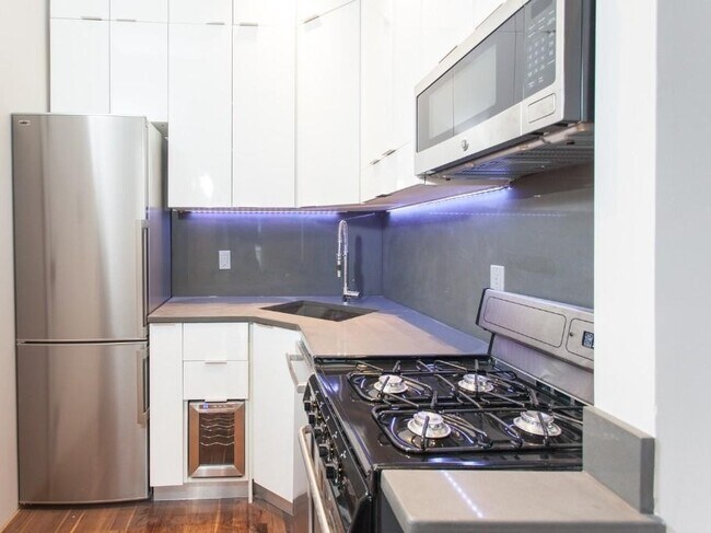 Photo - 230 E 32nd St