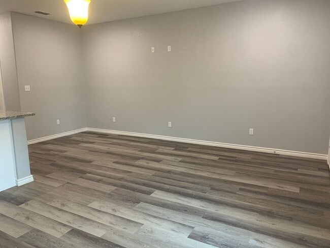 Photo - Brand New 1-Bedroom Apartment in the Heart of Lindale! Unidad Mulberry Apartments -1