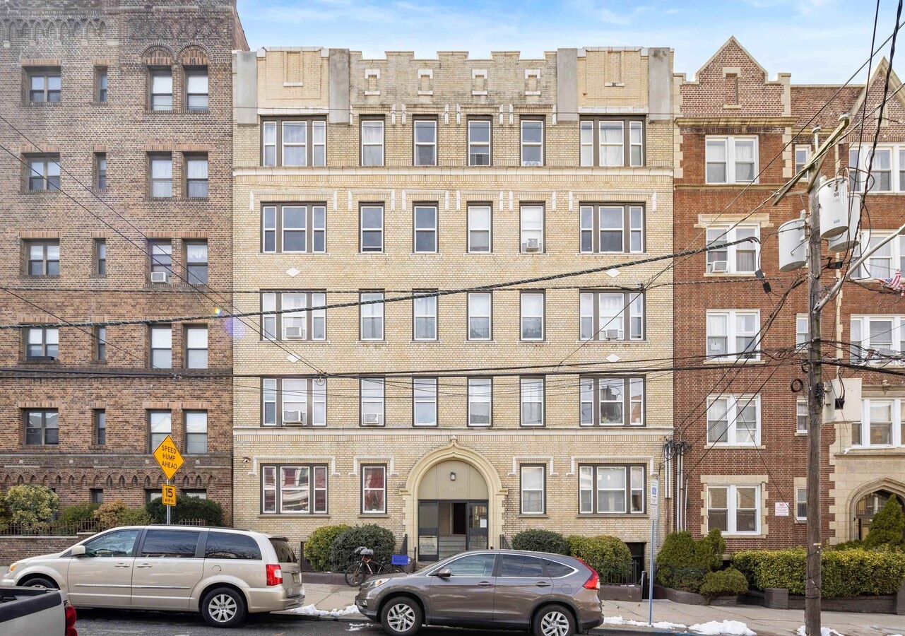 Photo - 137 Kensington Ave Unit 101