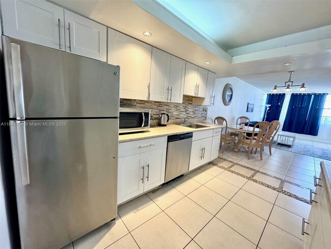 Building Photo - 1351 NE Miami Gardens Dr Unit 1201E