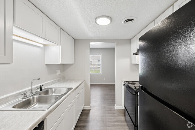 Twin Willow - 3BR, 1.5BA - 1,240SF - Kitchen - Gates at Summerville Apartments