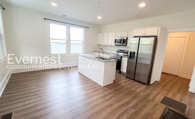 Photo - Spacious Home with Fireplace & Deck / 2 beds 2 baths / Available now!