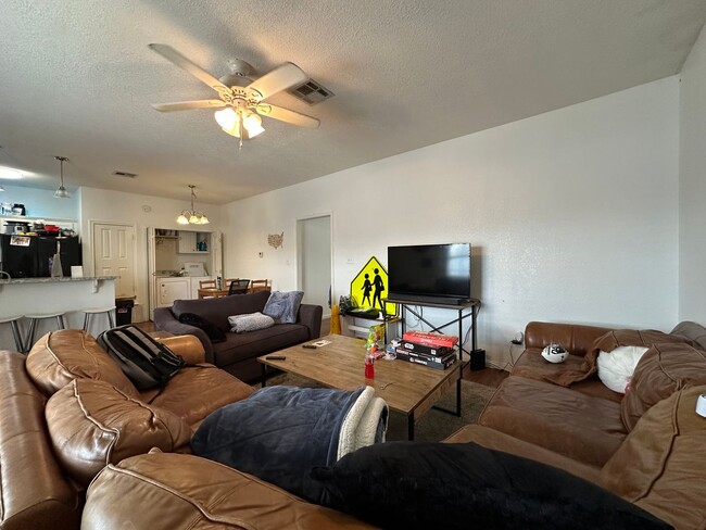 Photo - 1900 S 16th St Unidad B