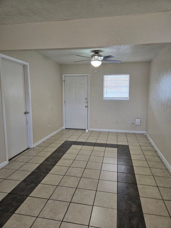 Photo - 612 Sunset Ln Unit B