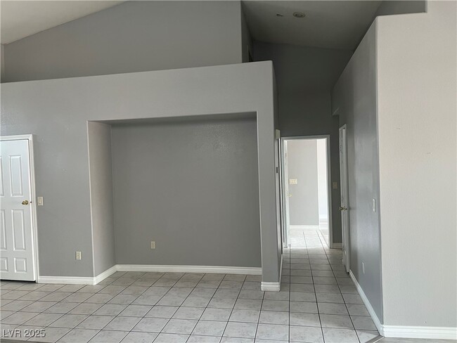 Photo - 9688 Emeraude Ave