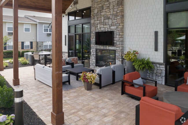 Outdoor Living Space - Heritage Oyster Bay