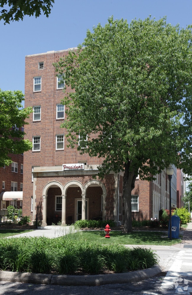 Primary Photo - Ambassador and President Apartments