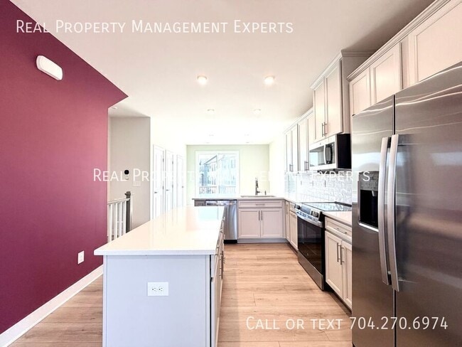 Photo - 2841 Statesville Ave