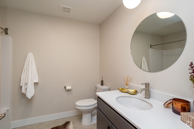 2BR, 2BA - 1,093SF - Secondary Bathroom - The Clark Lofts at Cherapa Place