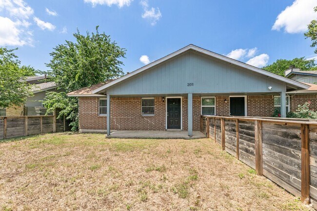 Building Photo - CV-AUS2011 E Stassney Unit B Rental