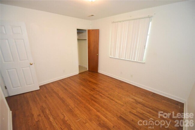 Photo - 2143 Finchley Dr
