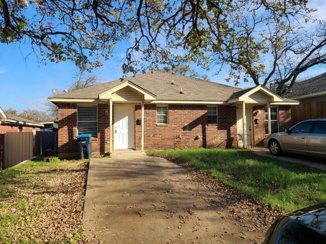 Building Photo - 3421-3423 Bright St Unit 3421