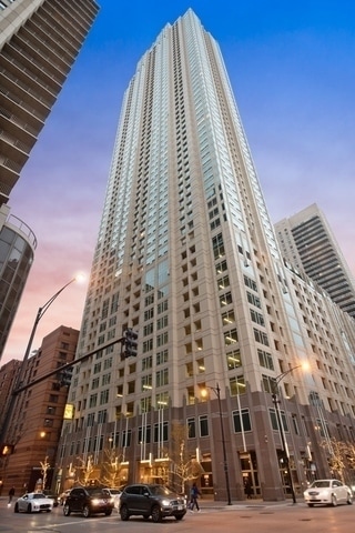 Building Photo - 33 W Ontario St Unit 16A