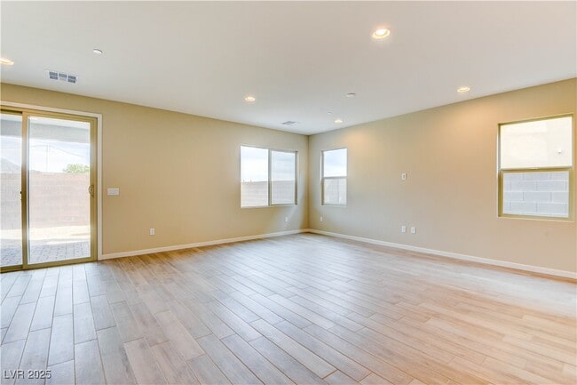 Building Photo - 11840 Pelican Butte Ave