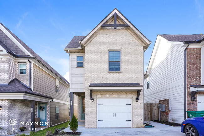 Adorable 3 Bedroom Townhome - Adorable 3 Bedroom Townhome