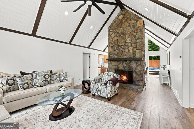 4225 Twin Rivers Dr