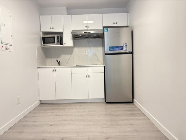 Building Photo - 3 bedroom in Vancouver BC V5R 3R5