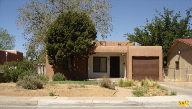 Building Photo - NOB HILL NORTH UNM 2 Bed 2 Bath 1CG Rental